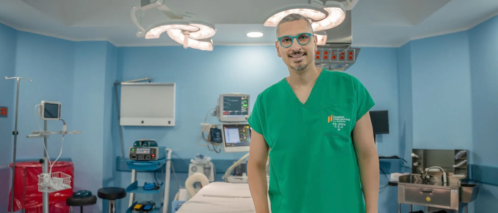 Quirófano equipado para cirugía de tiroides — Dr. Christian Hernández